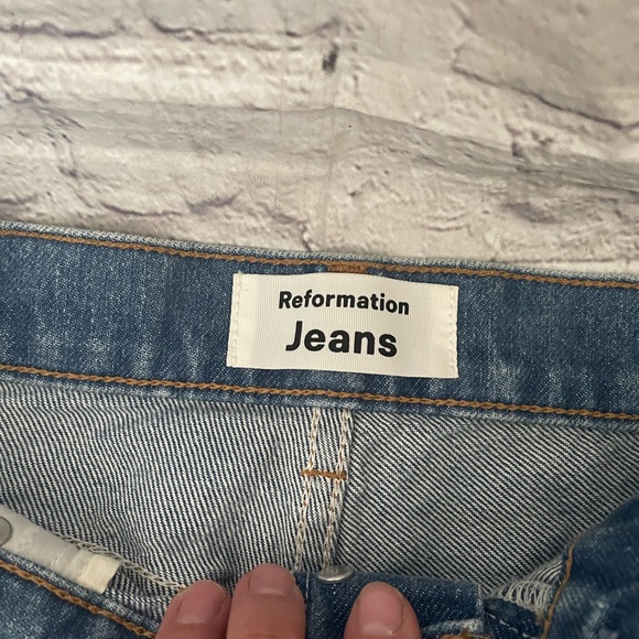 Reformation Cynthia High Rise Straight Jeans in Shasta Destroyed - Picture 9 of 12